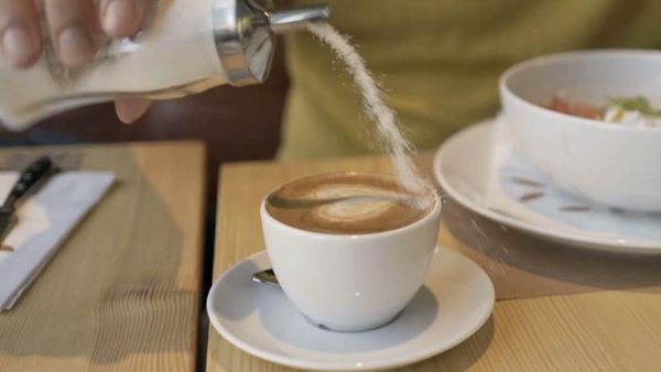 قهوه را تلخ بنوشیم یا شیرین؟ 